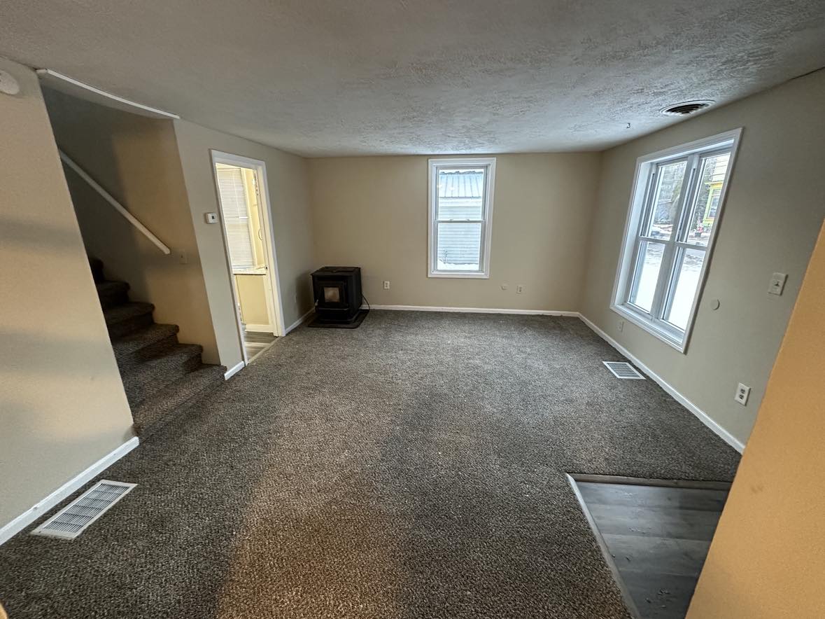 clean room with gray carpet