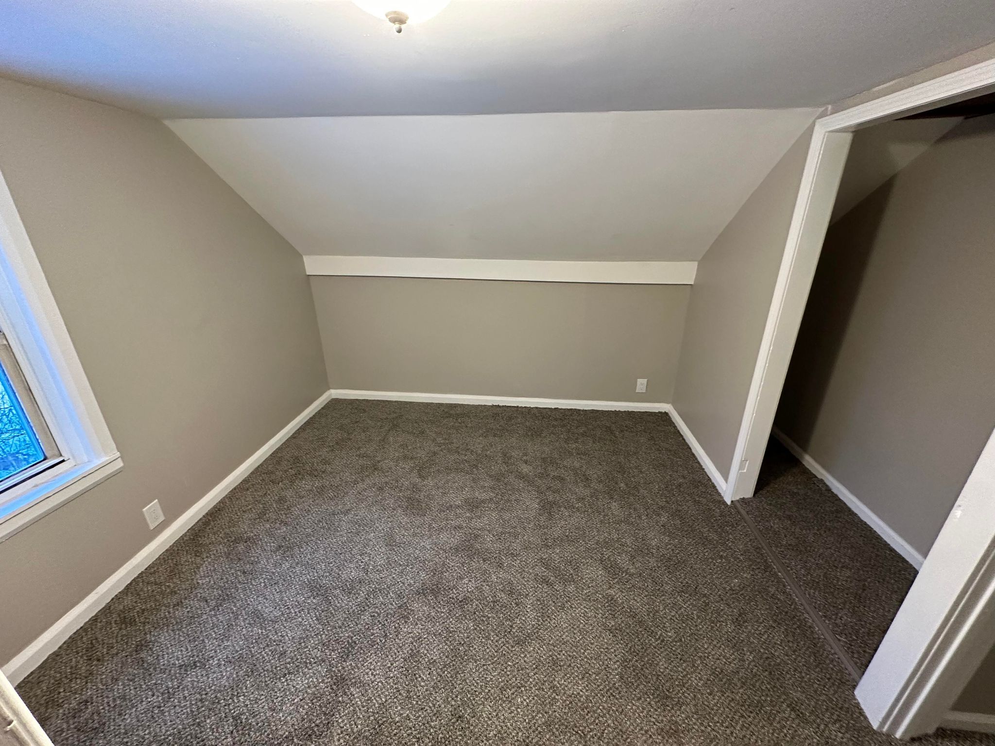 room with gray carpet