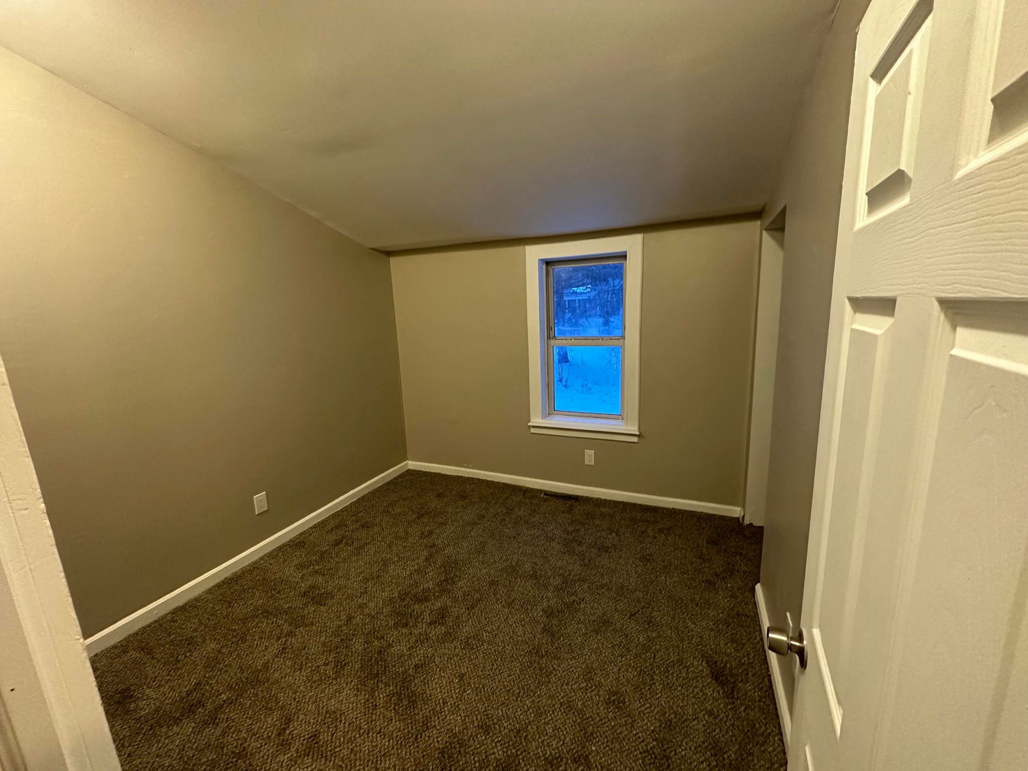 room with gray carpet